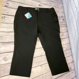 𝅺hi-tec water repellant capri pants.